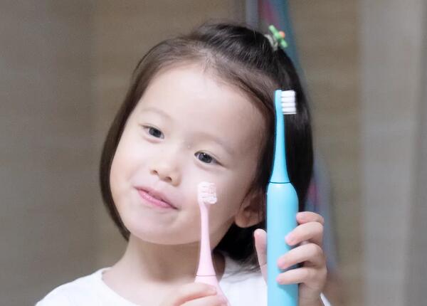 小孩怎么用電動牙刷刷牙正確？小孩正確用電動牙刷的技巧